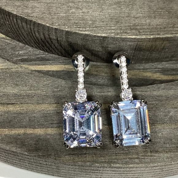 Botique Jewelry - Stunning Asscher Cut  Diamond Post back Drop Earrings💎